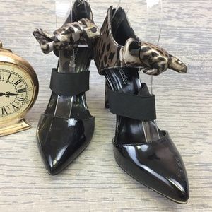 NWOT Shoe Dazzle strappy black animal print heel